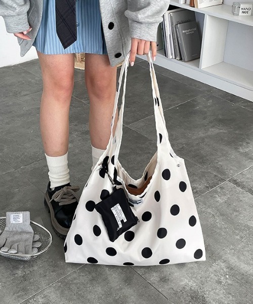 Vipoa(ヴィポア)の「Bicolor polka dot shoulder bag(ショルダーバッグ・レディース・グレー/ブラウン/ホワイト・FREE)」の12枚目の写真
