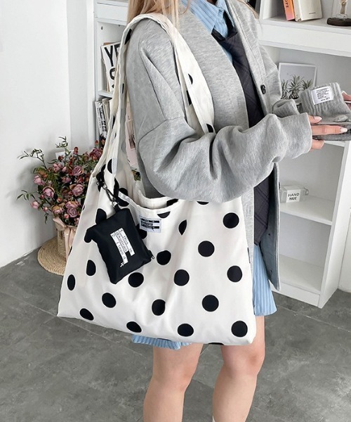 Vipoa(ヴィポア)の「Bicolor polka dot shoulder bag(ショルダーバッグ・レディース・グレー/ブラウン/ホワイト・FREE)」の15枚目の写真