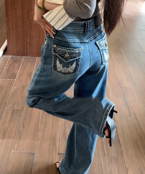AVYL(アヴィル)の「バックポケット刺繍ローライズワイドバギーデニムパンツ(デニムパンツ・レディース・ブルー・S/M/L)」の1枚目の写真