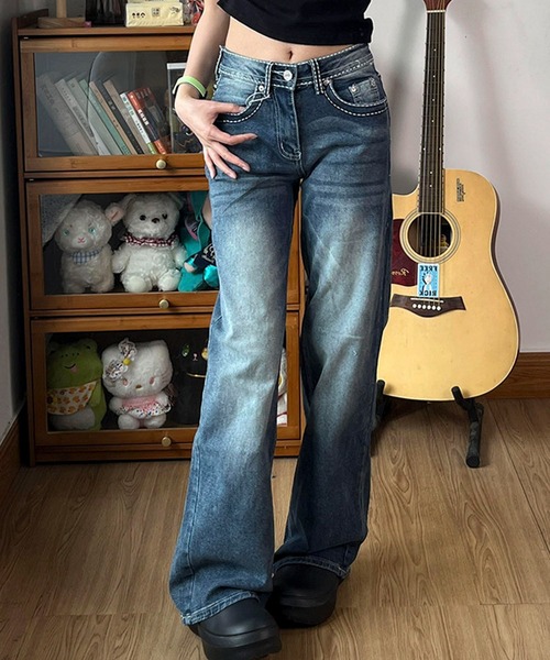 AVYL(アヴィル)の「バックポケット刺繍ローライズワイドバギーデニムパンツ(デニムパンツ・レディース・ブルー・S/M/L)」の9枚目の写真
