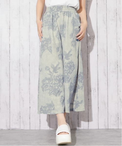 GORGE(ゴージ)の「《花柄プリント・ムラ染め風》ワイドパンツ/フェミニン/春夏秋/全3色(その他パンツ・レディース・ベージュ/グレー/ネイビー・F)」の2枚目の写真