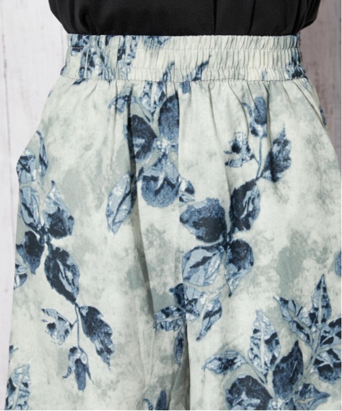 GORGE(ゴージ)の「《花柄プリント・ムラ染め風》ワイドパンツ/フェミニン/春夏秋/全3色(その他パンツ・レディース・ベージュ/グレー/ネイビー・F)」の6枚目の写真