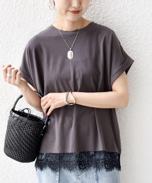 SHIPS(シップス)の「〈手洗い可能〉レース コンビ フレンチ スリーブ TEE(Tシャツ/カットソー・レディース・ホワイト/ダークグレー・ONE SIZE)」の2枚目の写真