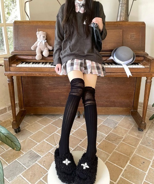 boemy(ボエミー)の「くしゅくしゅデザインニー ハイソックス(ソックス/靴下・レディース・モカ/ブラック/グレー/ホワイト・FREE)」の9枚目の写真
