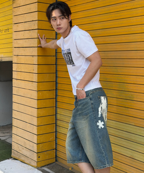 AMOU（アモウ）の「Dancing Skull half  T-shirts WHITE（Tシャツ/カットソー・レディース・その他・3/2/1）」の3枚目の写真