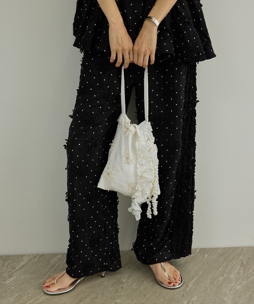 crinkle crinkle crinkle(クリンクルクリンクルクリンクル)の「【WEB先行販売】【crinkle crinkle crinkle】別注3D刺繍フリルトートバッグ(トートバッグ・レディース・ホワイト/ブラック・FREE)」の6枚目の写真