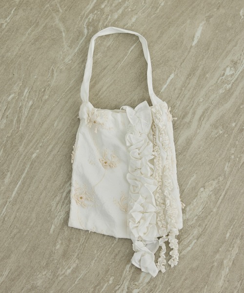 crinkle crinkle crinkle(クリンクルクリンクルクリンクル)の「【WEB先行販売】【crinkle crinkle crinkle】別注3D刺繍フリルトートバッグ(トートバッグ・レディース・ホワイト/ブラック・FREE)」の20枚目の写真