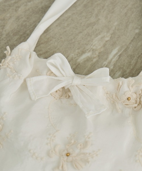 crinkle crinkle crinkle(クリンクルクリンクルクリンクル)の「【WEB先行販売】【crinkle crinkle crinkle】別注3D刺繍フリルトートバッグ(トートバッグ・レディース・ホワイト/ブラック・FREE)」の4枚目の写真