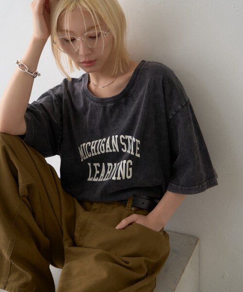 CIAOPANIC TYPY（チャオパニックティピー）の「∴アシッドウォッシュカレッジロゴオーバーTee（Tシャツ/カットソー・レディース・チャコールグレー/ブラウン/グレー系その他・ONE SIZE）」の2枚目の写真