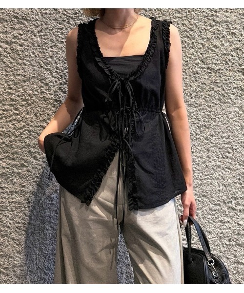 LE CIEL BLEU(ルシェルブルー)の「フリルブラウス / Frill Blouse(シャツ/ブラウス・レディース・ブラック/ホワイト・36)」の1枚目の写真