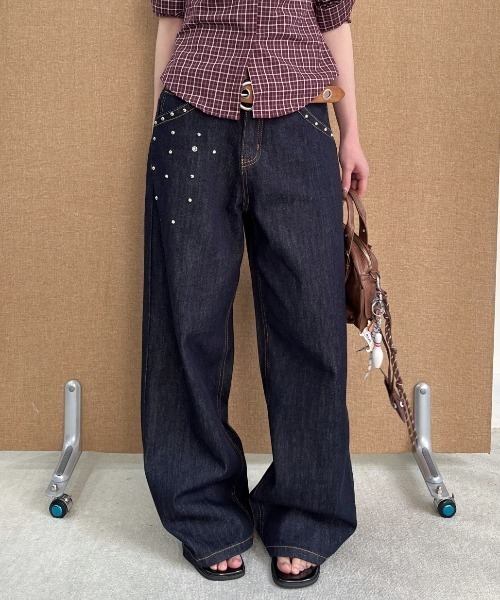 CHUN CHUN NOTES（チュンチュンノーツ）の「26AW/スタッズデザイン ワイドデニムパンツ（デニムパンツ・レディース・ネイビー/ブラック・M/S/L）」の2枚目の写真