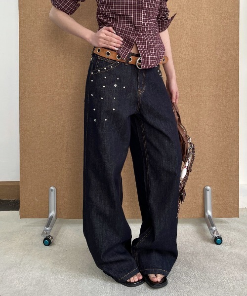 CHUN CHUN NOTES（チュンチュンノーツ）の「26AW/スタッズデザイン ワイドデニムパンツ（デニムパンツ・レディース・ネイビー/ブラック・M/S/L）」の3枚目の写真