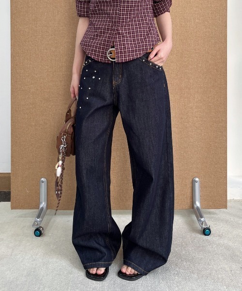 CHUN CHUN NOTES（チュンチュンノーツ）の「26AW/スタッズデザイン ワイドデニムパンツ（デニムパンツ・レディース・ネイビー/ブラック・M/S/L）」の4枚目の写真