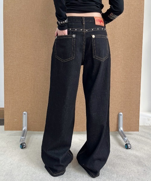 CHUN CHUN NOTES(チュンチュンノーツ)の「26AW/スタッズデザイン ワイドデニムパンツ(デニムパンツ・レディース・ネイビー/ブラック・M/S/L)」の9枚目の写真