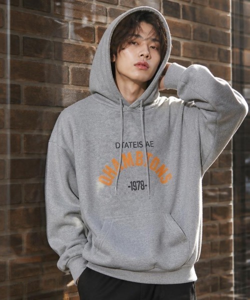 Burner(バーナー)の「【Cr+ov(クローヴ)】ロゴプリント ゆったりプルオーバーフーディー cro-hoodie-10-20【RBT】(パーカー・メンズ・ブラック系その他/ベージュ系その他/ブルー系その他/パープル/グレー/ブラック/ベージュ系その他3/グレー系その他3/グレー系その他2/グレー系その他/ピンク・FREE)」の3枚目の写真