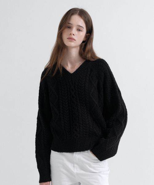 VLETI（ブレッティ）の「Twist V-Neck Loose Fit Knit (black)（ニット/セーター・レディース・ブラック・FREE）」の2枚目の写真