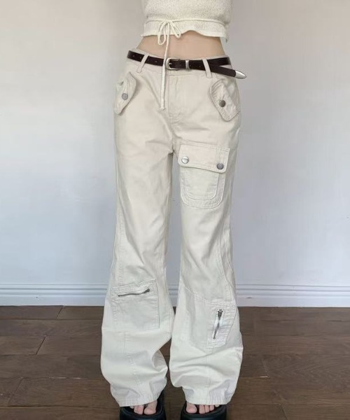 Sibra（シブラ）の「フラップポケットデザインルーズカーゴパンツ（カーゴパンツ・レディース・ベージュ・S/M/L）」の2枚目の写真