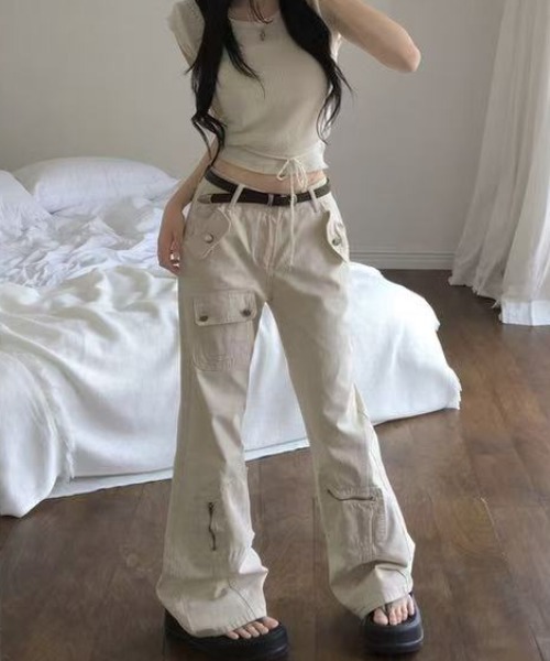 Sibra（シブラ）の「フラップポケットデザインルーズカーゴパンツ（カーゴパンツ・レディース・ベージュ・S/M/L）」の7枚目の写真
