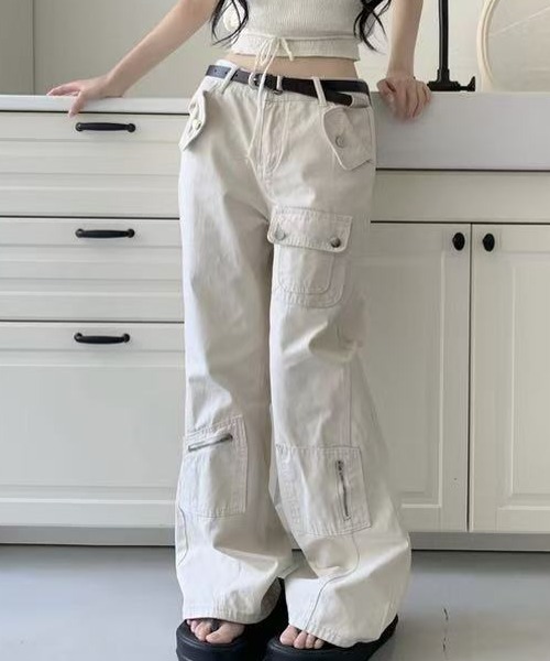 Sibra（シブラ）の「フラップポケットデザインルーズカーゴパンツ（カーゴパンツ・レディース・ベージュ・S/M/L）」の4枚目の写真
