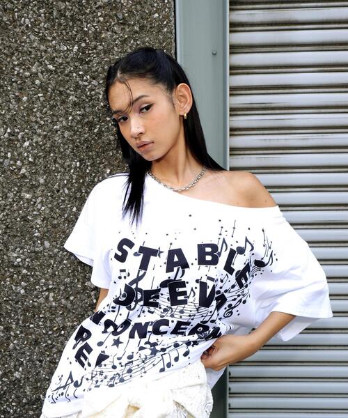 L.H.P（エルエイチピー）の「DeEVA/ディーヴァ/off-Shoulder Tee（Tシャツ/カットソー・レディース・ホワイト/ブラック・F）」の15枚目の写真