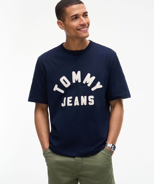 tommy jeans（トミー ジーンズ）の「ユニセックス クラシックロゴ入りオーバーサイズTシャツ（Tシャツ/カットソー・メンズ・ネイビー/グリーン系その他4・LARGE/SMALL/MEDIUM）」の6枚目の写真