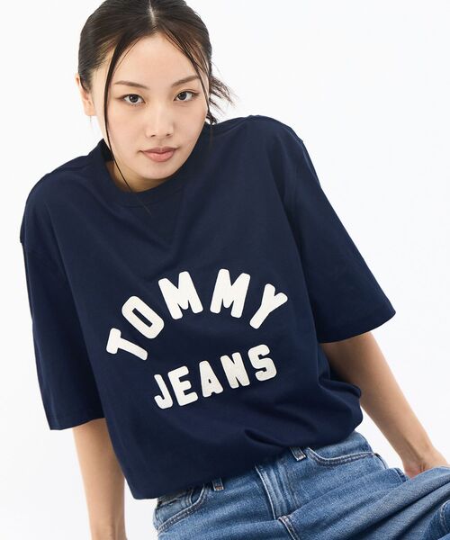 tommy jeans（トミー ジーンズ）の「ユニセックス クラシックロゴ入りオーバーサイズTシャツ（Tシャツ/カットソー・メンズ・ネイビー/グリーン系その他4・LARGE/SMALL/MEDIUM）」の8枚目の写真