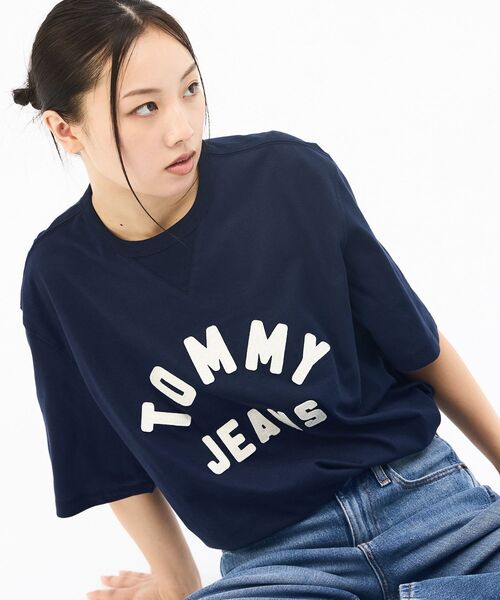 tommy jeans（トミー ジーンズ）の「ユニセックス クラシックロゴ入りオーバーサイズTシャツ（Tシャツ/カットソー・メンズ・ネイビー/グリーン系その他4・LARGE/SMALL/MEDIUM）」の9枚目の写真