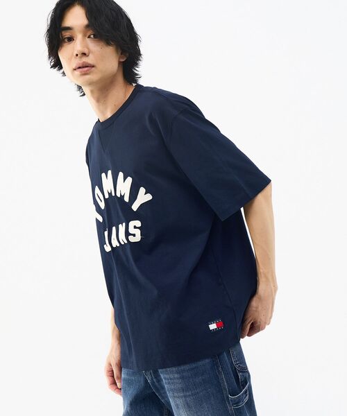 tommy jeans（トミー ジーンズ）の「ユニセックス クラシックロゴ入りオーバーサイズTシャツ（Tシャツ/カットソー・メンズ・ネイビー/グリーン系その他4・LARGE/SMALL/MEDIUM）」の11枚目の写真
