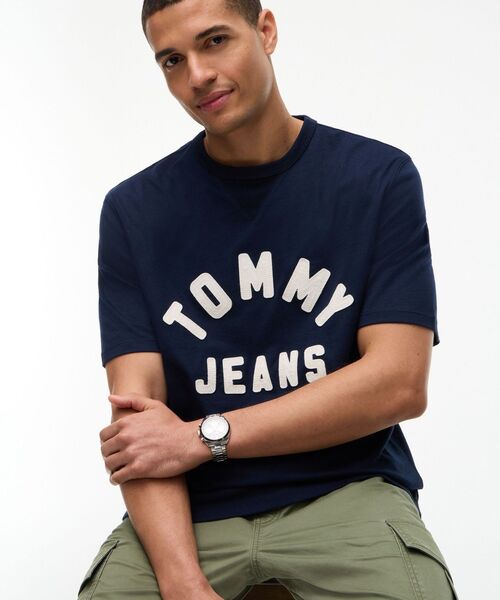 tommy jeans（トミー ジーンズ）の「ユニセックス クラシックロゴ入りオーバーサイズTシャツ（Tシャツ/カットソー・メンズ・ネイビー/グリーン系その他4・LARGE/SMALL/MEDIUM）」の13枚目の写真