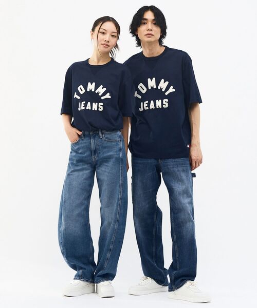 tommy jeans（トミー ジーンズ）の「ユニセックス クラシックロゴ入りオーバーサイズTシャツ（Tシャツ/カットソー・メンズ・ネイビー/グリーン系その他4・LARGE/SMALL/MEDIUM）」の14枚目の写真