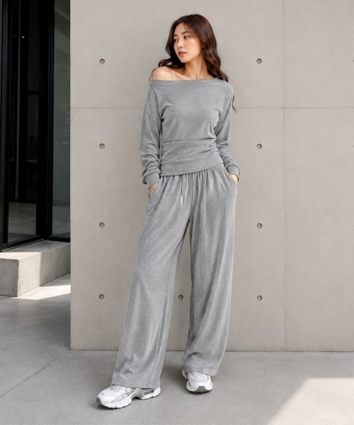 center i（センターアイ）の「オフショルダートップス ワイドパンツ レディースセットアップ（セットアップ・レディース・グレー・FREE）」の2枚目の写真