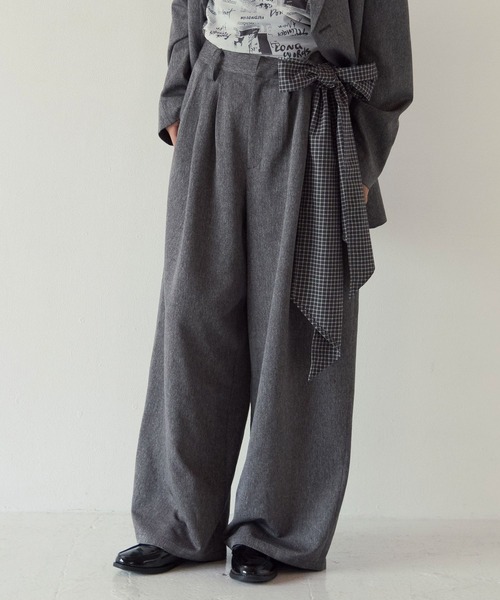 PBLIM(ページボーイリム)の「《UNISEX/セットアップ対応》タイスカーフツキスラックス(スラックス・レディース・チャコールグレー/ブラウン・MEDIUM/LARGE)」の19枚目の写真