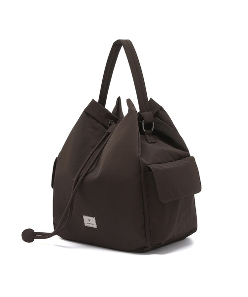 Snow Peak(スノーピーク)の「Snow Peak / SOFTWILL BUCKET BAG 7L ソフトウィル バケットバッグ 7L 海外限定(ショルダーバッグ・レディース・ブラック/ベージュ/ブラウン・ONE SIZE)」の7枚目の写真