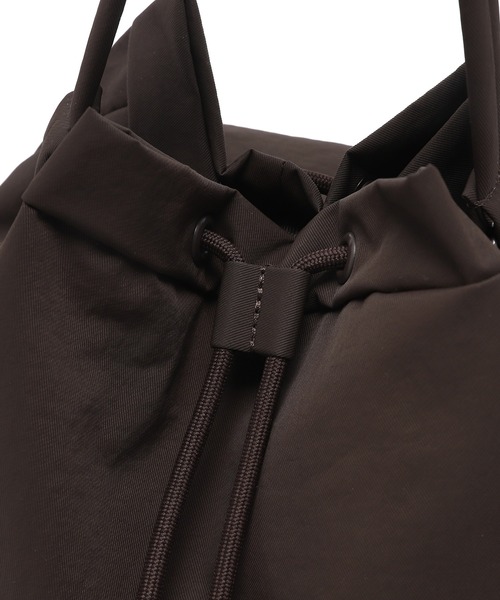 Snow Peak(スノーピーク)の「Snow Peak / SOFTWILL BUCKET BAG 7L ソフトウィル バケットバッグ 7L 海外限定(ショルダーバッグ・レディース・ブラック/ベージュ/ブラウン・ONE SIZE)」の12枚目の写真