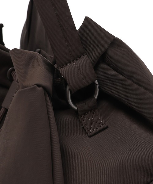 Snow Peak(スノーピーク)の「Snow Peak / SOFTWILL BUCKET BAG 7L ソフトウィル バケットバッグ 7L 海外限定(ショルダーバッグ・レディース・ブラック/ベージュ/ブラウン・ONE SIZE)」の13枚目の写真