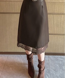レディライクな黒のレザースカート