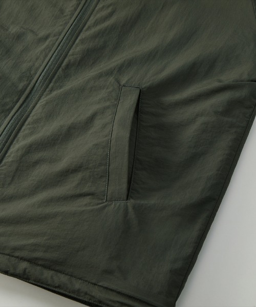 Ol' Basics（オールベーシックス）の「Ol' Basics（オール・ベーシックス） トラックジャケット リバーシブル 2WAY U.S.ARMY ロゴプリント ナイロン フリース トレーニングジャケット ナイロンジャケット ウインドブレーカー フリースジャケット アウター アメカジ ミリタリー メンズ レディース ユニセックス（ブルゾン・メンズ・ダークオリーブ/ネイビー/ブラウン/ブラック・M/L/XL）」の12枚目の写真
