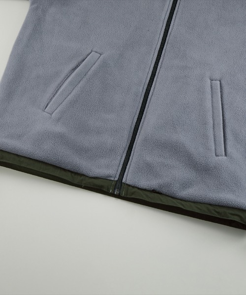 Ol' Basics（オールベーシックス）の「Ol' Basics（オール・ベーシックス） トラックジャケット リバーシブル 2WAY U.S.ARMY ロゴプリント ナイロン フリース トレーニングジャケット ナイロンジャケット ウインドブレーカー フリースジャケット アウター アメカジ ミリタリー メンズ レディース ユニセックス（ブルゾン・メンズ・ダークオリーブ/ネイビー/ブラウン/ブラック・M/L/XL）」の15枚目の写真