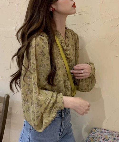 owen(オーウェン)の「小花柄シフォンブラウス フリルネック(シャツ/ブラウス・レディース・イエロー/ブルー/ベージュ・L/M/S)」の3枚目の写真