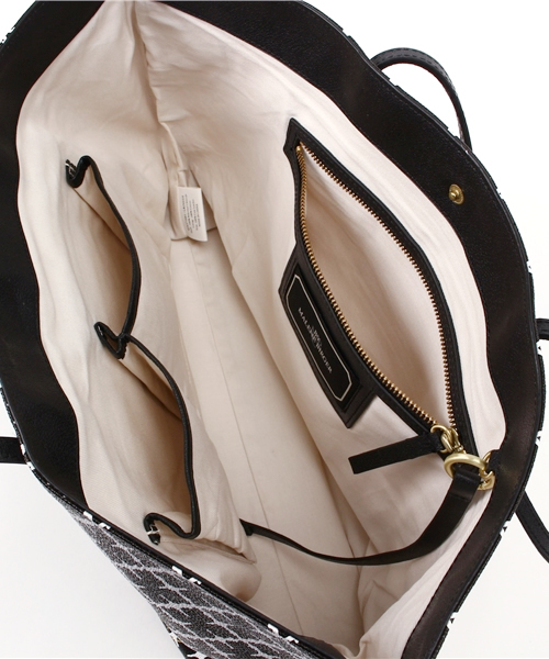 BY MALENE BIRGER(バイマレーネビルガー)の「UR BY MALENE BIRGER GRINEEH AR(トートバッグ・レディース・ブラック/カーキ・ONE)」の10枚目の写真