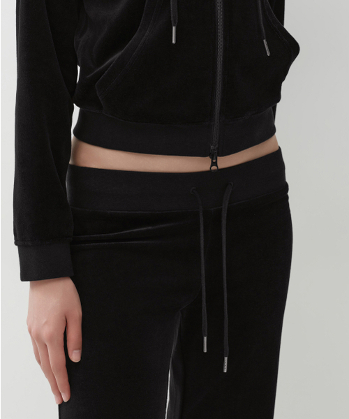 MUSINSA STANDARD WOMAN（ムシンサスタンダードウーマン）の「ウィメンズベルベットブーツカットトラックパンツ[ブラック]（スウェットパンツ・レディース・その他・SMALL/MEDIUM/LARGE/X-SMALL）」の4枚目の写真