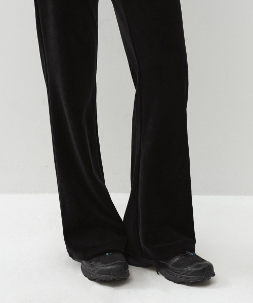MUSINSA STANDARD WOMAN（ムシンサスタンダードウーマン）の「ウィメンズベルベットブーツカットトラックパンツ[ブラック]（スウェットパンツ・レディース・その他・SMALL/MEDIUM/LARGE/X-SMALL）」の5枚目の写真