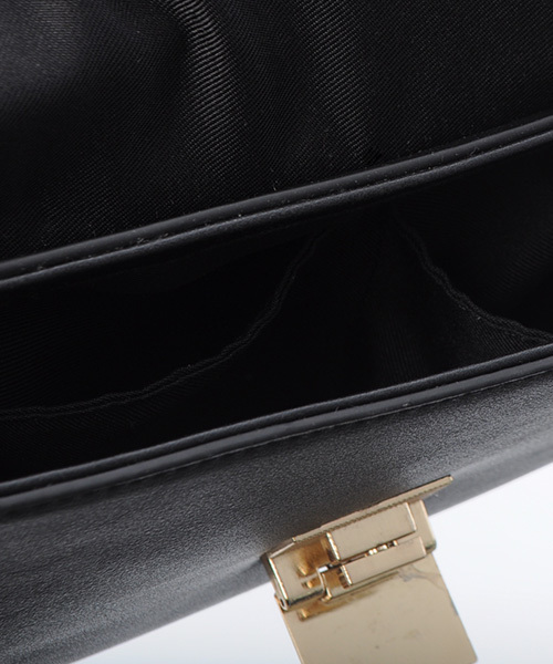 Luz Llena (philter)（ラズレナ　フィルター）の「[2WAY]ゴールドメタル・ラウンド型ミニハンドバッグ（ショルダーバッグ・レディース・アイボリー/ブラック/キャメル・ﾌﾘ-）」の7枚目の写真