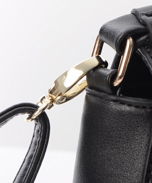 Luz Llena (philter)（ラズレナ　フィルター）の「[2WAY]ゴールドメタル・ラウンド型ミニハンドバッグ（ショルダーバッグ・レディース・アイボリー/ブラック/キャメル・ﾌﾘ-）」の8枚目の写真