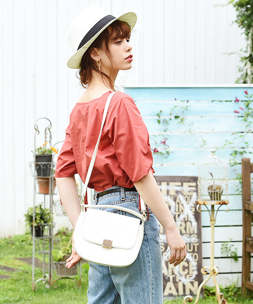 Luz Llena (philter)（ラズレナ　フィルター）の「[2WAY]ゴールドメタル・ラウンド型ミニハンドバッグ（ショルダーバッグ・レディース・アイボリー/ブラック/キャメル・ﾌﾘ-）」の17枚目の写真