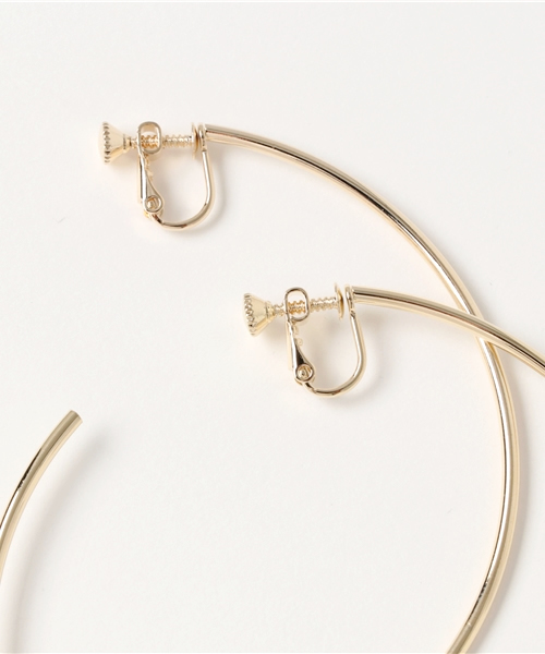 Me%（ミィパーセント）の「ＢＩＧフープイヤリング　730890（イヤリング・レディース・ゴールド/シルバー・ONE SIZE）」の3枚目の写真