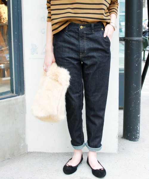 SLOBE IENA（スローブイエナ）の「LE DENIM テーパードデニムパンツ◆（デニムパンツ・レディース・ホワイト/ネイビー/ブルー系その他・36/34/38/40）」の3枚目の写真