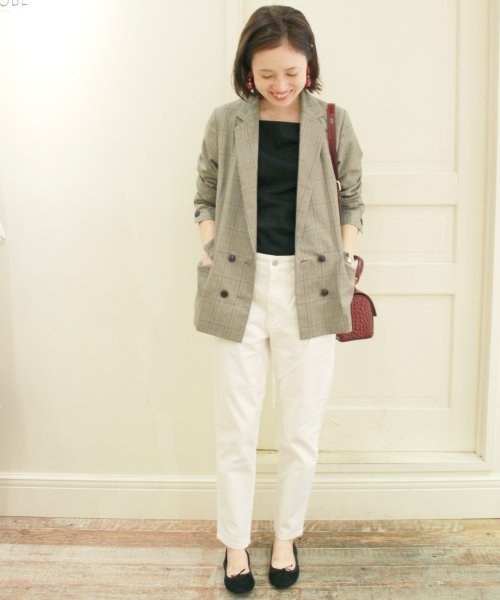 SLOBE IENA（スローブイエナ）の「LE DENIM テーパードデニムパンツ◆（デニムパンツ・レディース・ホワイト/ネイビー/ブルー系その他・36/34/38/40）」の4枚目の写真