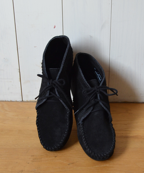 Minnetonka(ミネトンカ)の「MINNETONKA:アンクルカット ブーツ(ブーツ・レディース・ブラウン/ダークブラウン/ブラック・36/37/38)」の1枚目の写真