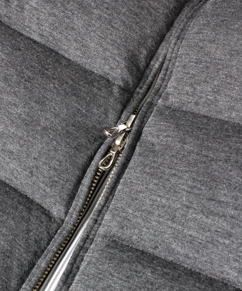 BEAMS（ビームス）の「□BEAMS / ニット ダウンベスト（ダウンベスト・メンズ・チャコールグレー/ネイビー・SMALL/MEDIUM/LARGE）」の9枚目の写真